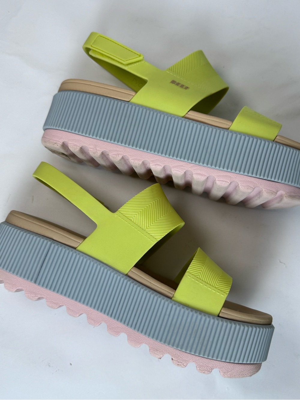 REEF Women's Water Vista Higher Sandals in a lime yellow - Size 7 - Picture 2 of 11